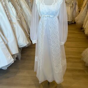 Elegant Vintage White Lace Wedding Dress